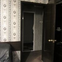 奥がバスルームです