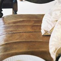 プールサイドのソファで、フルーツをいただく。