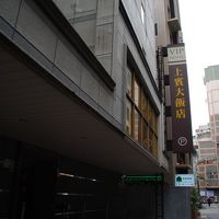 通りに面してはいませんので、若干見つけ辛いけど、静かです。