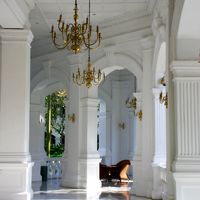 まるでヨーロッパの宮殿のような佇まい。