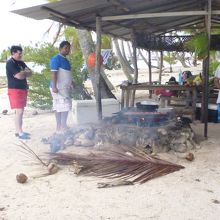 食事は無人島でバーベキュー