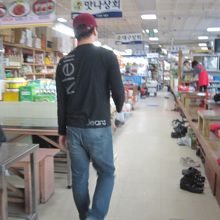 買ったものを持って指定された2Fのお店へ。