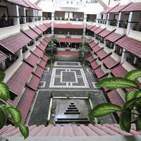 開放感あふれる中庭。賑やかな時期は、ここにティーラウンジ