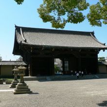 東寺（とうじ）の境内