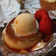 プリンアラモードは懐かしい焼きプリンで大満足でした