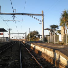 二番ホーム（？）は駅舎からは入れず、公道に直接つながっている