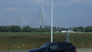 セーヌ河口にかかる大きな橋