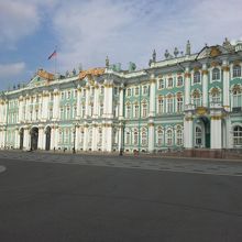 とっても横に広いです。