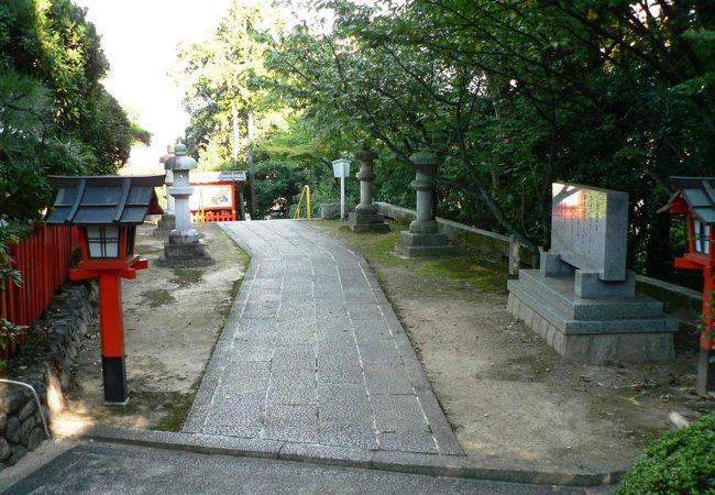 地下鉄烏丸線北大路駅から市バスで船岡山下車徒歩５分の船岡山