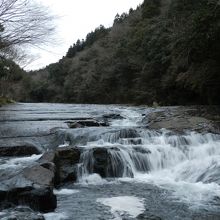 『遊水の滝』正面から