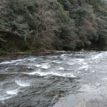 『遊水の滝』上流側から