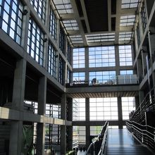 内部は、新しく、空間も広く。