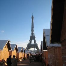 朝早いとお店は閉まっています