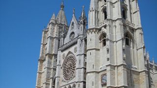 この大聖堂のステンドグラスはおそらくスペインNo.1