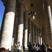 柱と柱の間はこんな空間。しかも意外とデカい