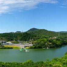 府中湖にあるカヌー競技場（坂出市カヌー研修センター）