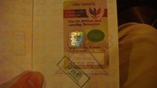 出国カードとスタンプ