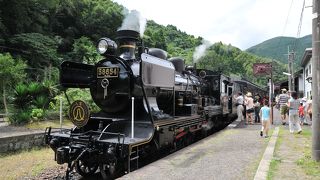 風光明媚な肥薩線を走るＳＬ列車