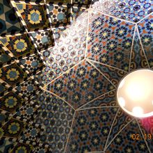 1番お気に入りの天井の装飾タイル空間