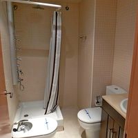 シャワー，トイレ．シャワーだけ狭く難点