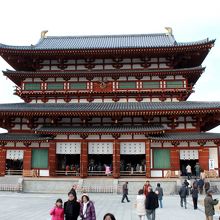 威風堂々とした『金堂』