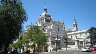 現代風のユニークな大聖堂