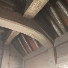 見事な“ちょうな梁り（チョンナバリ）”