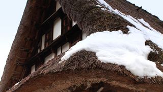 五箇山の生活史を伝える　約400年前の建築当時の様式を守る合掌造り「村上家」