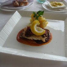 メイン料理　魚　　ソースが絶品