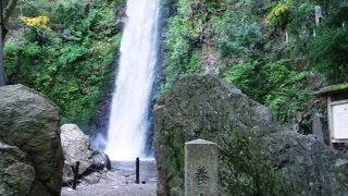滝の水が酒になったという伝説の滝