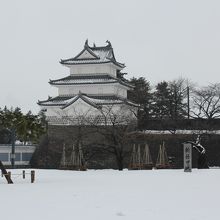 雪の新発田城