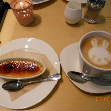 カフェラテアートのうさぎさんが、何とも言えずカワイイ!
