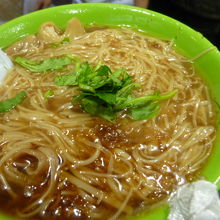 カツオ出汁で細麺