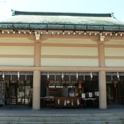 地下鉄谷町線、千日前線谷町九丁目駅から徒歩１０分弱の生國魂神社