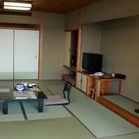 落ち着いた12畳の和室