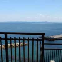 窓からは海。。。