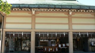 地下鉄谷町線、千日前線谷町九丁目駅から徒歩１０分弱の生國魂神社