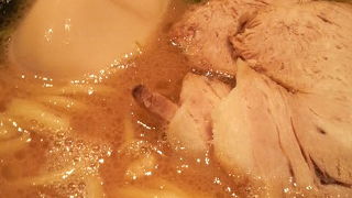 新橋の駅ビルの中でも家系ラーメンが食べれます