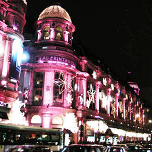 思わず見とれてしまう妖艶なライトアップ