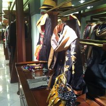 レディースドレス類も有ります