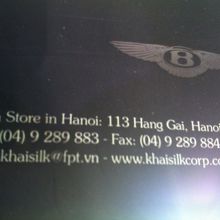 何故かベントレーとコラボの名刺デス