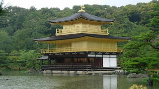 京都と言えばやっぱり金閣寺!　一緒に行ったカナダ人の友達も大喜びでした!