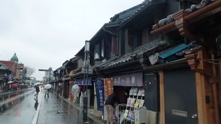 雨でも混んでいました