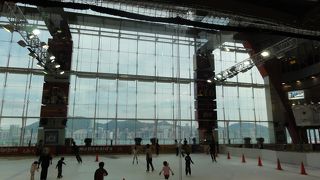 スケート場もあります。