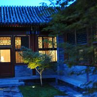 四合院づくりのパビリオンへ案内してもらう。ロビーから遠い。