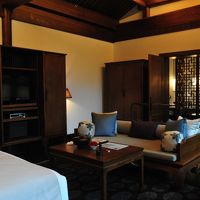 部屋の外の風情とは一点。非常に機能的。天井が高い！