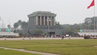 荘厳な建物ですが