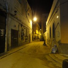 奥に入ったらこんな感じの住居が