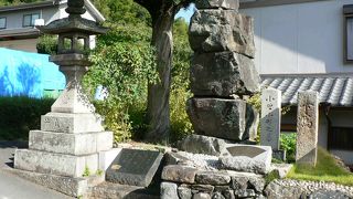 JR玉水駅より徒歩で約25分の京都府井手町（いでちょう）小野小町塚