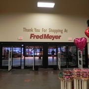 大型スーパー『Fred Meyer』で是非お買物を！